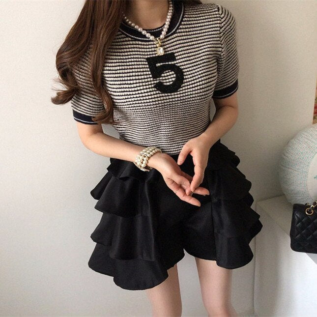 Number 5 Black & White Short Sleeve Knitted Top
